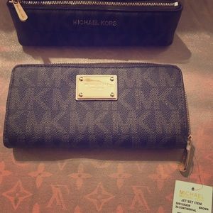 NWT Michael Kors jet set continental sig wallet